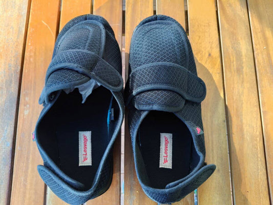 Noah's Breeze breathable adaptive shoes seen from above showing 
wide adjustable Velcro strap and cushioned interio, easy-on wide fit for swollen feet and summer wear NZ