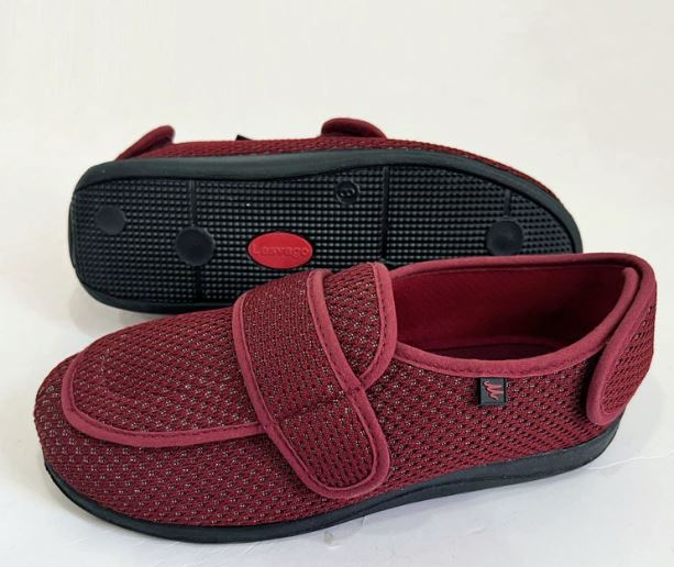"Maggie’s Moments": Lightweight Woven Adaptive Shoes for Swollen Feet