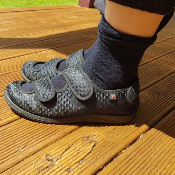 "Eleanor's Essence" Unisex Adjustable Adaptive Slippers for Swollen Feet and Ankles (up to 33cm circumference)